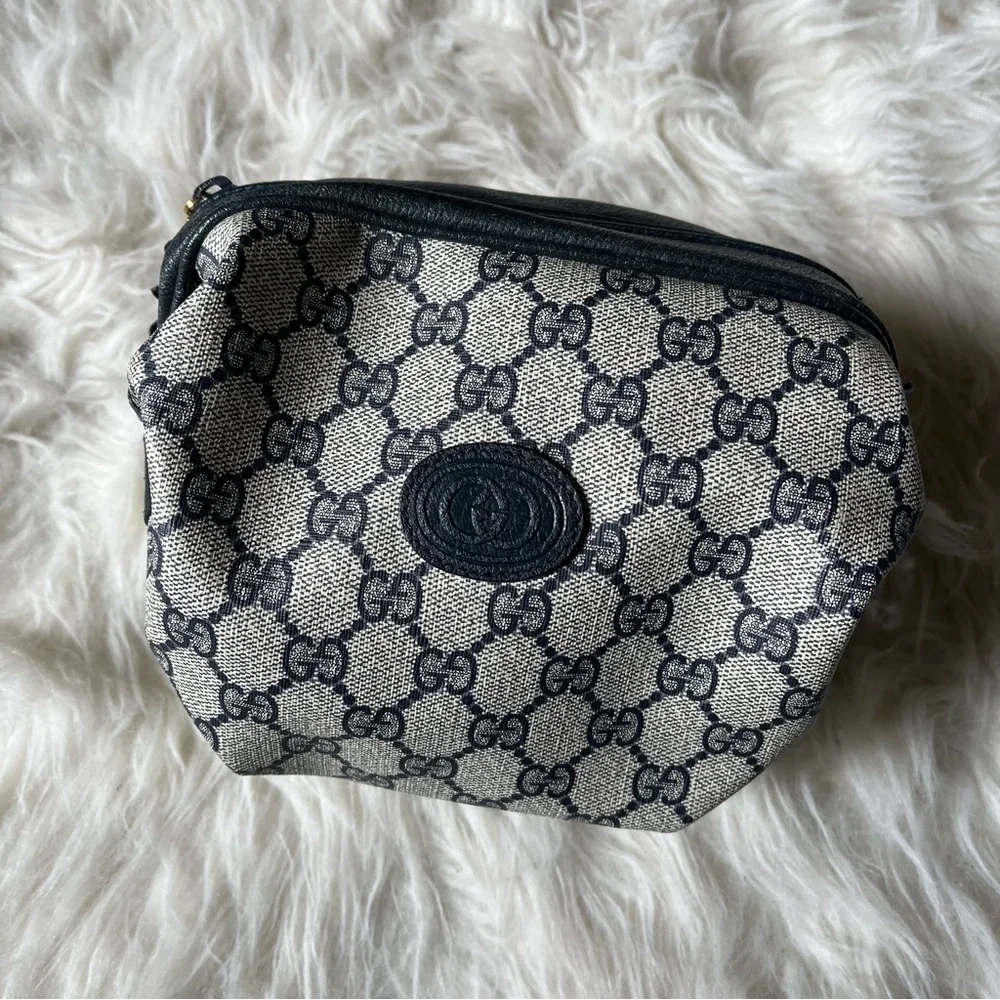 Reserved Bundle // Vintage Gucci Barrell Clutch & Louis Vuitton Wallet - Picture 3 of 14